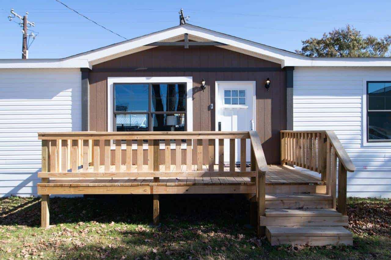 Clayton NXT Model Aimee Manufactured Home closeup of front door