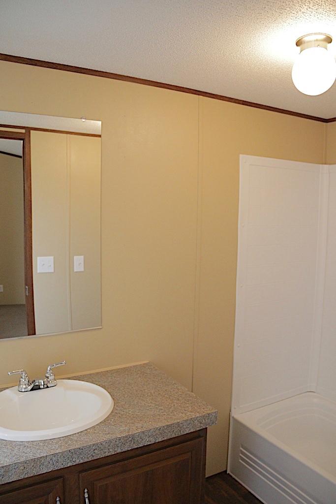 Fleetwood Berkshire 16562b master bathroom