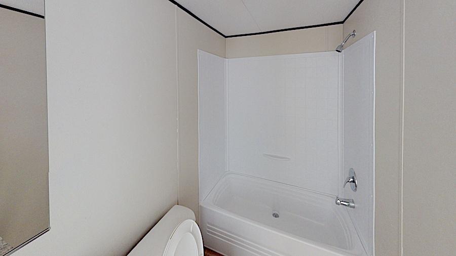 Fleetwood Berkshire 16723B master Bathroom