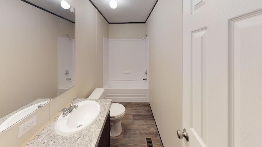 Fleetwood Berkshire 32624B second bathroom