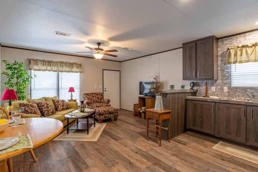 Fleetwood Weston 16401X kitchen dining and living area