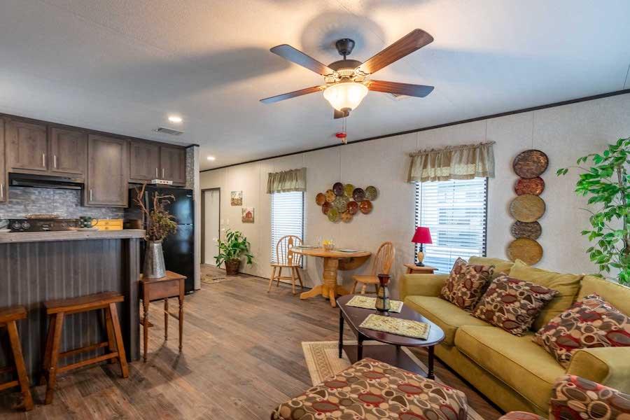 Fleetwood Weston 16401X living room and kitchen