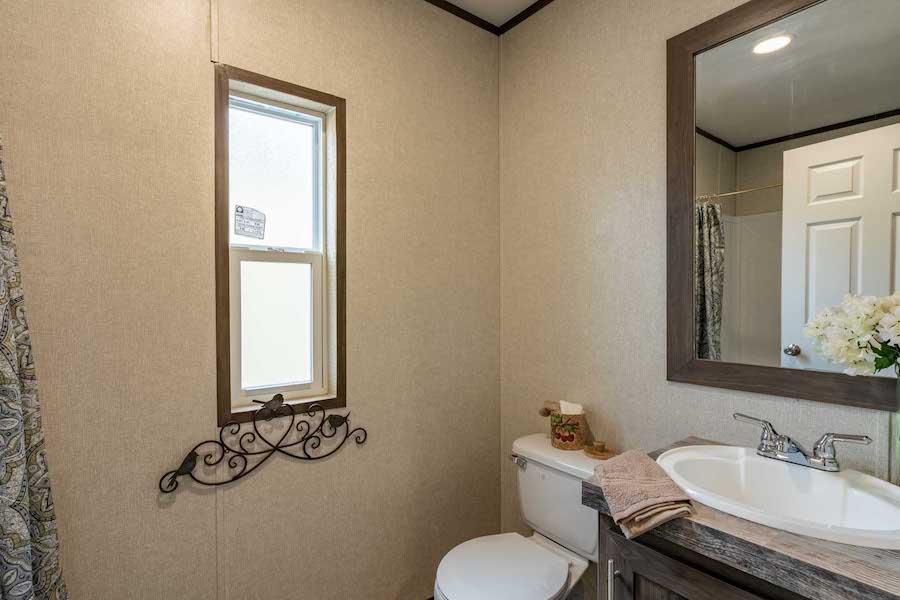 Fleetwood Weston 16401X master bathroom facing the sink