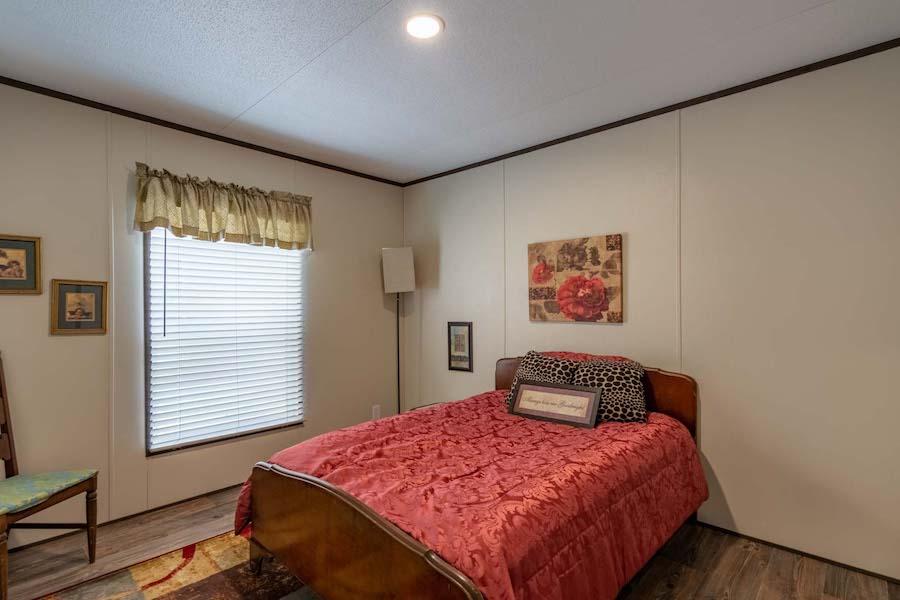 Fleetwood Weston 16401X master bedroom