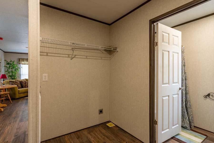Fleetwood Weston 16401X utility area