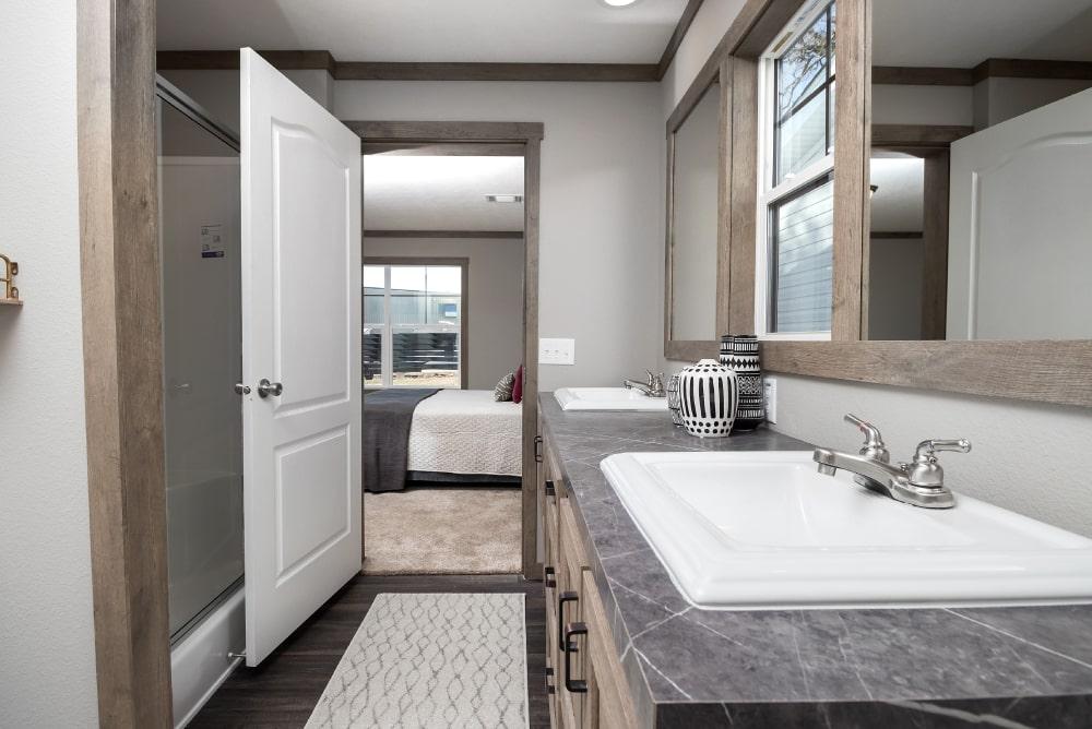 Clayton Isabella NXT26603A Mobile Home - Primary Bathroom 01