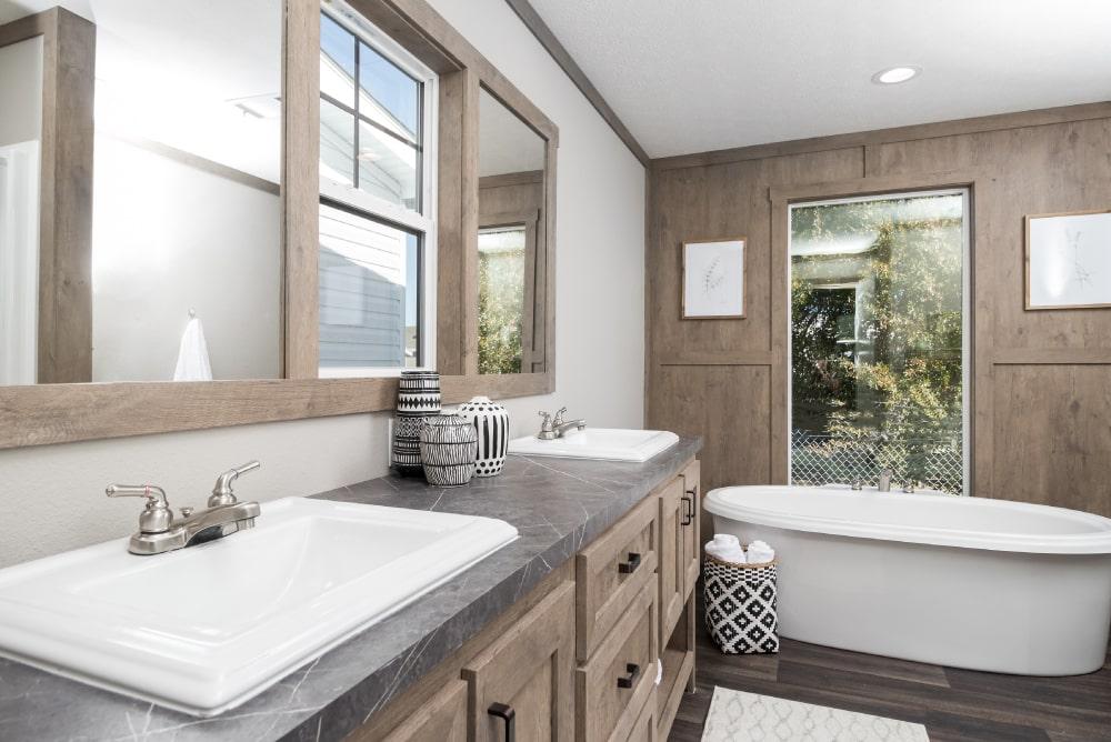 Clayton Isabella NXT26603A Mobile Home - Primary Bathroom 03