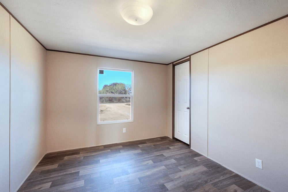 TRU Homes Model Pride Mobile Home Interior Secondary Room View 01 - 4682 Brown Rd, Poteet, TX