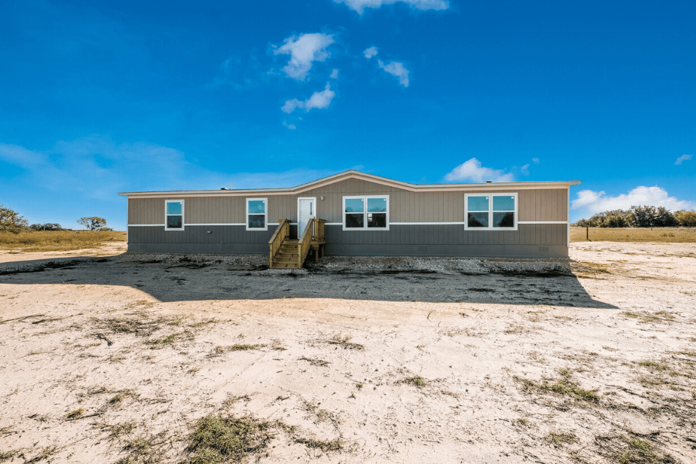 TRU Homes Model Pride Mobile Home Exterior Front View 01 - 4682 Brown Rd, Poteet, TX
