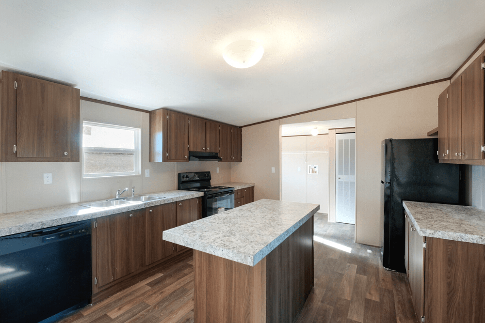 TRU Homes Model Pride Mobile Home Interior Kitchen View 01 - 4682 Brown Rd, Poteet, TX